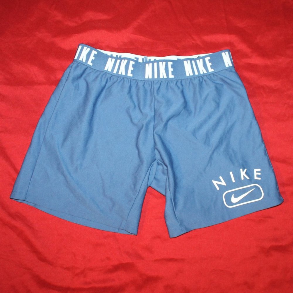 Nike girls athletic shorts - Picture 1 of 5